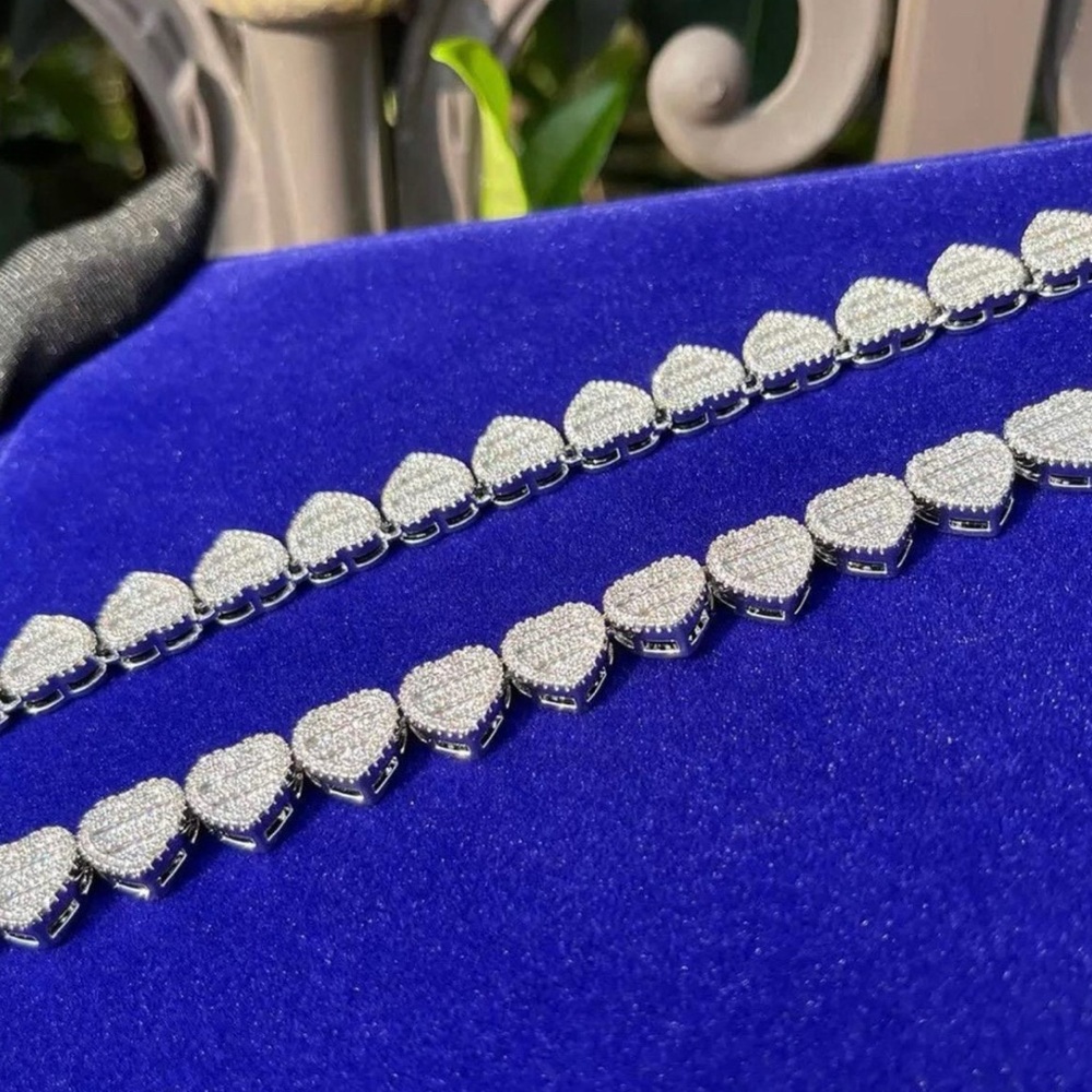 Cuban Heart Choker Necklace with Handcrafted Design and Sparkling - Picture 3 of 5